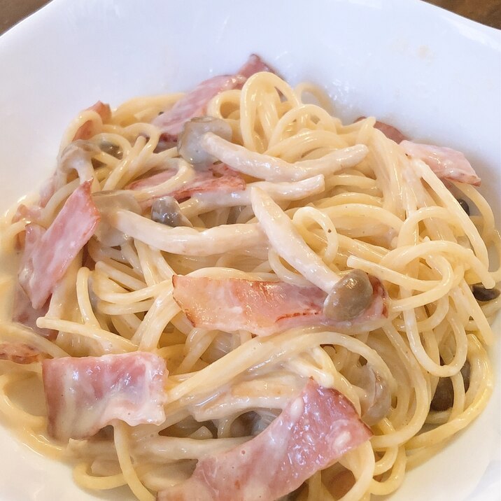 しめじとベーコンのクリームパスタ